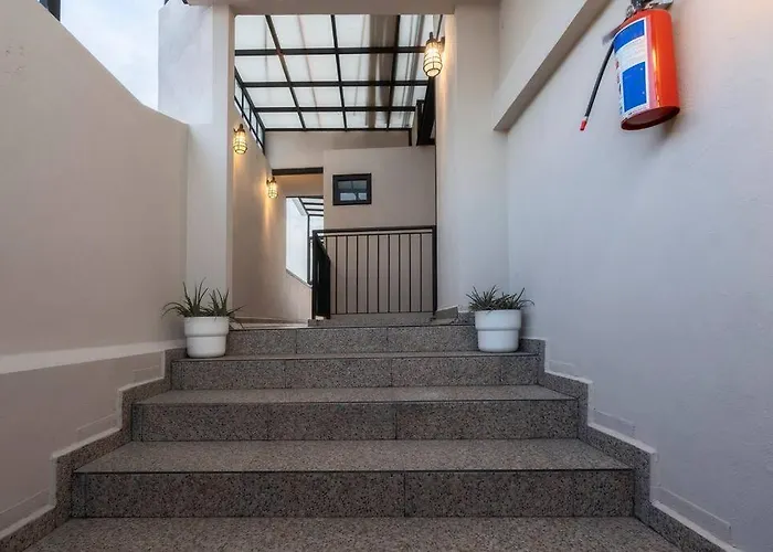 104 Location 2bdrm 2bath Ac Fits 8 Rooftop Holiday home *