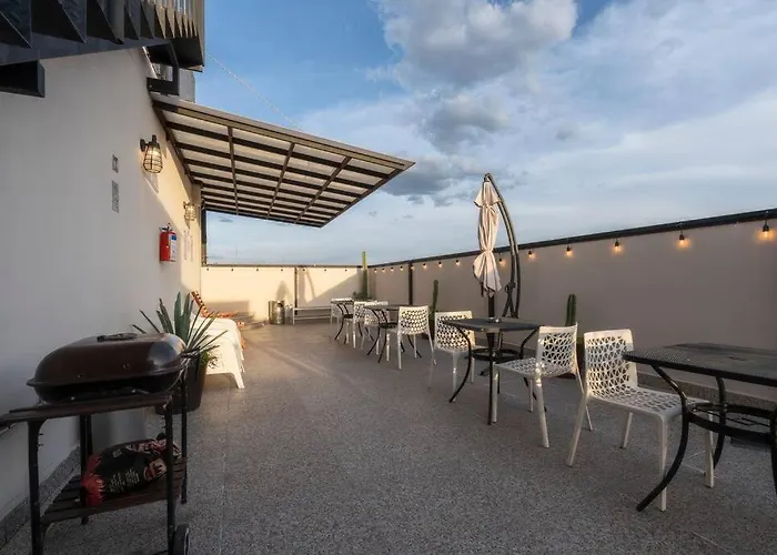 104 Location 2bdrm 2bath Ac Fits 8 Rooftop Holiday home *